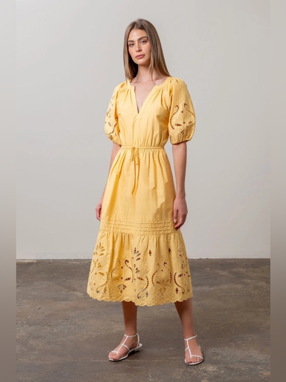 Moon River Short Sleeve Eyelet Detail Midi Dress in Yellow Small